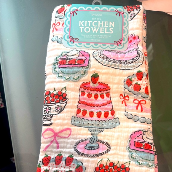 Strawberry Cake 🍓🍰and fun fruit 🍒design on set of 2soft absorbent Kitchen Towels - Picture 1 of 8